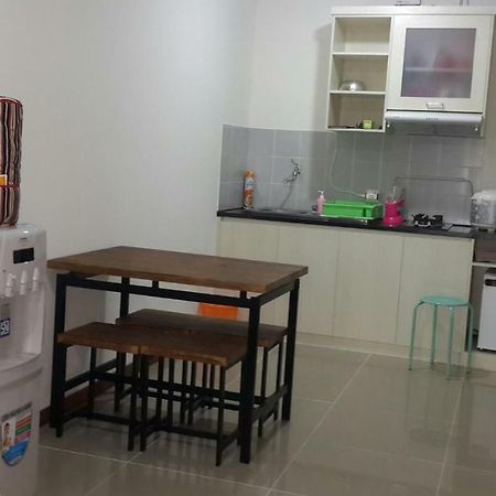 Robert'S Condominium Jakarta Exterior foto