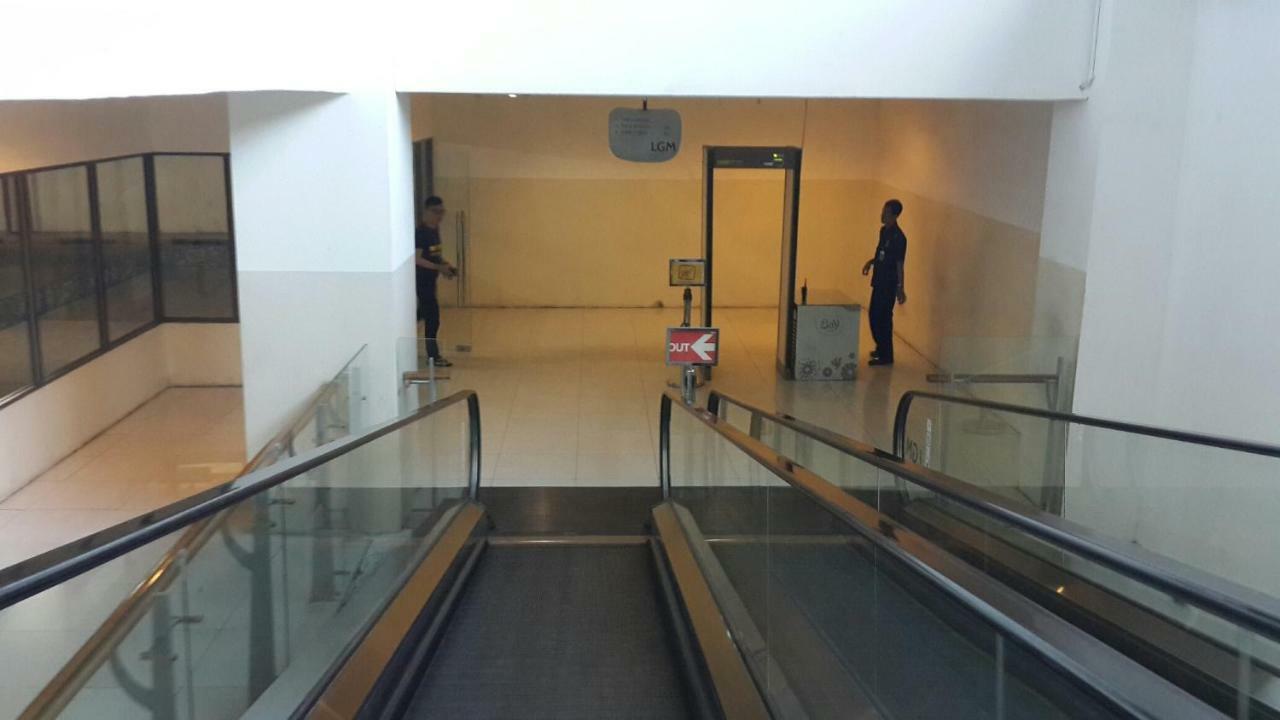 Robert'S Condominium Jakarta Exterior foto